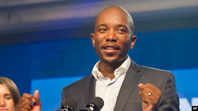 Newly-elected Democratic Alliance (DA) party leader Mmusi Maimane, delivers his victory speech May 10, 2015, in Port Elizabeth, South Africa.