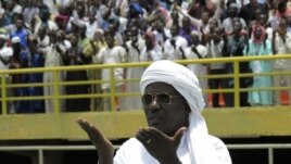 Muslims pray for peace during a rally at the March 26 stadium in Bamako, Mali August 12, 2012.