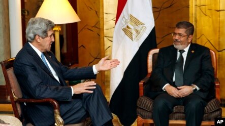 U.S. Secretary of State John Kerry, left, meets with Egyptian President Mohammed Morsi in Addis Ababa, Ethiopia, May 25, 2013.  