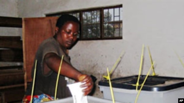 A voter casts her vote at a polling station in Burundi's capital, Bujumbura, 23 July  2010