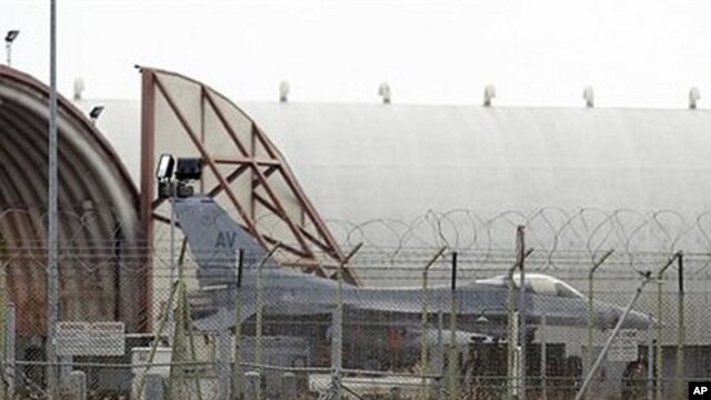 An F16 jet fighter is seen at the NATO airbase in Aviano, Italy, March 18, 2011