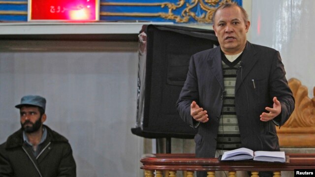 Sherkan Farnood, founder of Kabulbank, speaks in court in Kabul, March 5, 2013. 