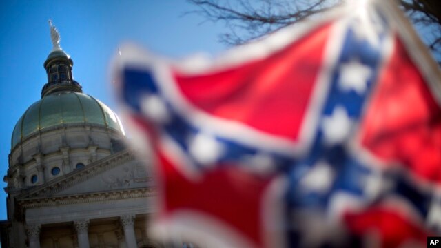 La bandera confederada pasa a ser exhibida en un museo de Carolina del Sur.