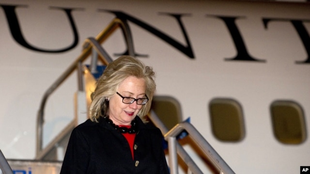 U.S. Secretary of State Hillary Rodham Clinton disembarks from her airplane upon arrival in Istanbul, Turkey, July 15, 2011.