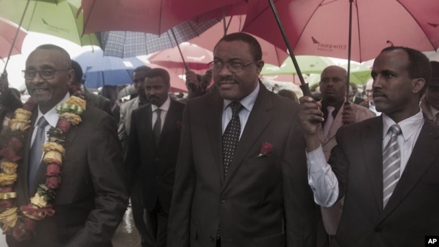 Deputy Prime Minister Hailemariam Desalegn, middle, in Addis Ababa, Ethiopia, during an official function (file photo)