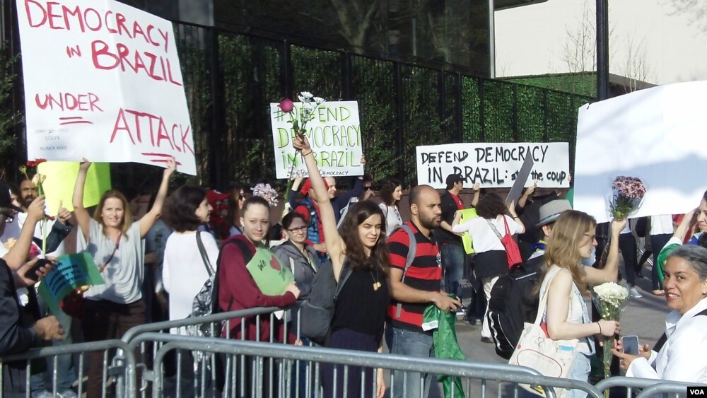 Anti-Brazil protesters in front of United Nations headquarters in New York ahead of historic signing of climate change agreement, April 22, 2016. (C. Forcucci / VOA)