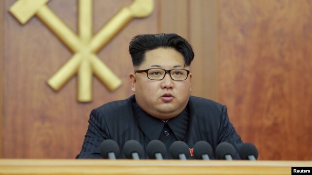 Nhà lãnh đạo Bắc Triều Tiên Kim Jong Un. Các chuyên gia cho rằng ông Kim Jong Un thực hiện hành động gây hấn nhằm mặc cả với Trung Quốc và Nam Triều Tiên.