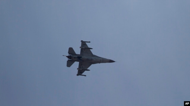 Izraelski mlazni avion F-16 u blizini grada Ašdoda