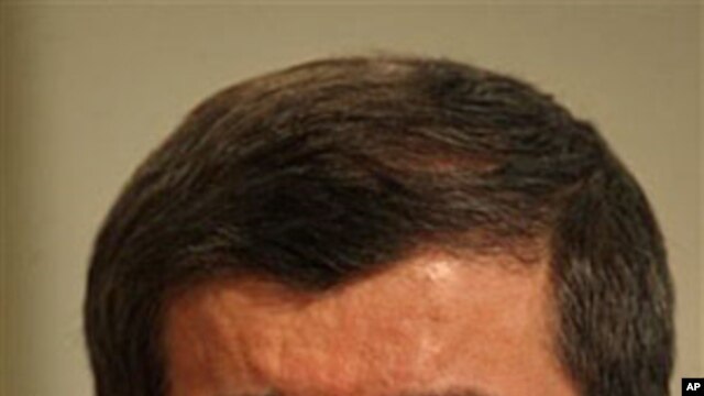 Turkish Foreign Minister Ahmet Davutoglu (file photo)
