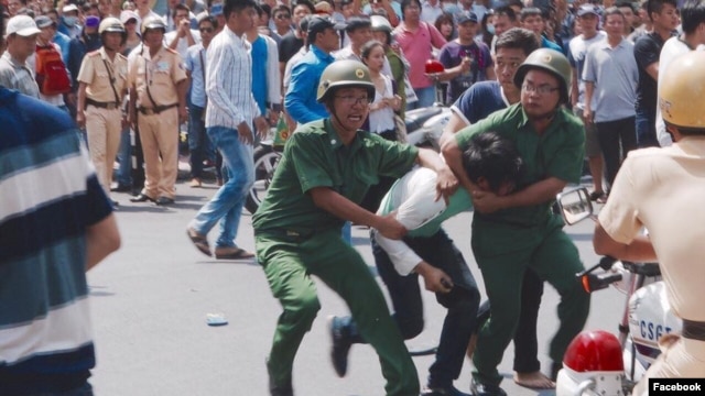 Hình ảnh ghi lại được trong cuộc tuần hành vì môi trường ở Sài Gòn hôm 8/5.