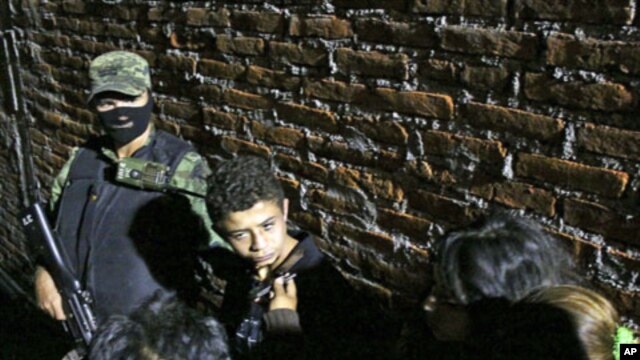 Edgar Jimenez Lugo (C) alias "El Ponchis" talks to a journalist as he is presented to the media in Cuernavaca. Soldiers arrested the teen suspected drug gang hitman Jimenez in central Mexico as he attempted to travel to the United States, (File)