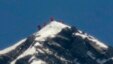 Tim pendaki guunung, termasuk pria Jepang berusia 80 tahun, Yuichiro Miura, berhasil mencapai puncak Everest (23/5). 