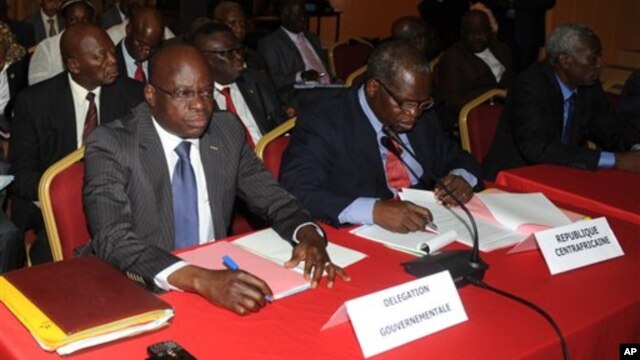 Central African Republic delegation awaits opening of peace talks with the Seleka rebel alliancein Libreville, Gabon, Jan. 9, 2013