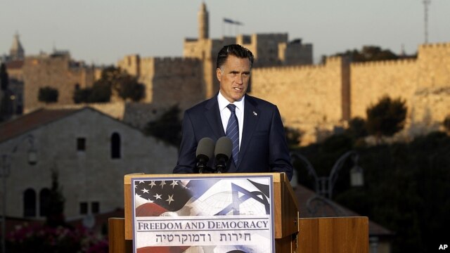 El candidato republicano Mitt Romney habla en Jerusalem, el domingo 29 de julio.