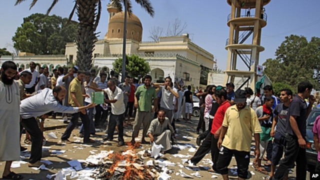 Rebel supporters burn copies of Gadhafi's 'Green Book' in the main square of the Qasr Bin Ghashir district in Tripoli, Libya, August 27, 2011