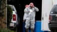 Chuyên gia tới khử trùng căn hộ của nhân viên y tế thứ hai bị phát hiện nhiễm virus Ebola tại Dallas, Texas.