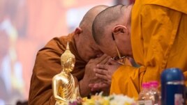 His Holiness the Dalai Lama greeting members of the Thai monastic community on his arrival on the second day of the dialog with Thai Buddhist scholars in New Delhi, India, on December 16, 2012. Photo/Tenzin Choejor/OHHDL