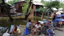 မႏၱေလးတုိင္း
ေရေဘးဒုကၡသည္မ်ား။ (ဓာတ္ပံု/စိတၱသုခ ပရဟိတလူငယ္အဖဲြ႔)