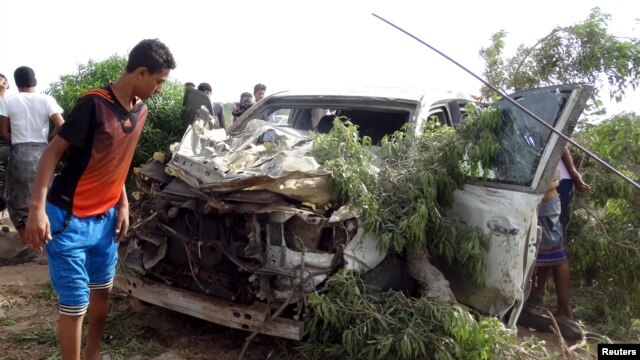 Al-Qaida và nhóm kình địch Nhà nước Hồi giáo đều nhận trách nhiệm đối với một loạt những vụ tấn công và ám sát trong thời gian gần đây ở Yemen.