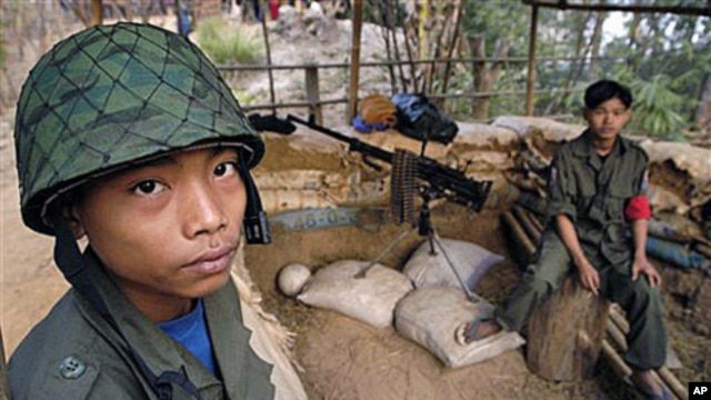 Two young ethnic Karen boys guard a military post at New Manerplaw, Burma, Jan 31, 2004 (File Photo)