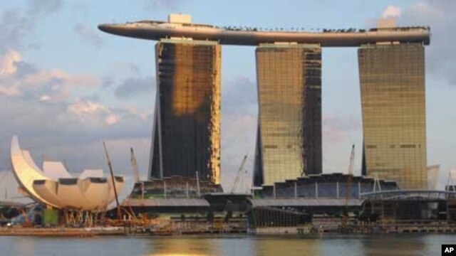 Singapore's new Marina Bay Sands resort  (see more pictures below)
