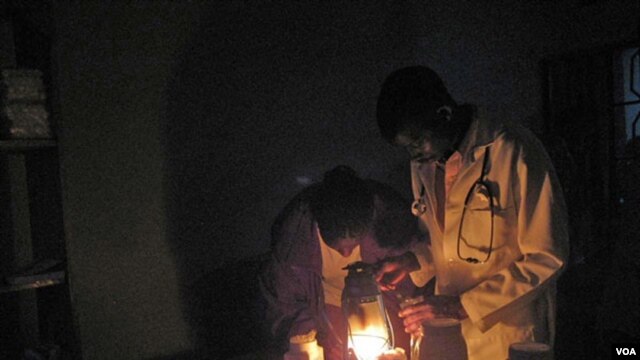 Millions of Africans don’t have access to electricity and must make do with potentially dangerous kerosene lamps for light (SELF)