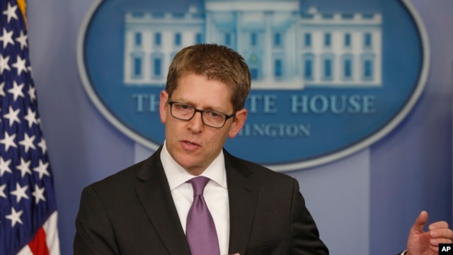 Phát ngôn viên Tòa Bạch Ốc Jay Carney nói Mỹ đang tham khảo ý kiến ​ để xem có thể điều tàu và máy bay nào tới Ấn Độ Dương để mở rộng hoạt động tìm kiếm