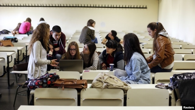 Las cifras indican que hay que hacer más para ayudar a los latinos a acceder a las oportunidades de educación superior.