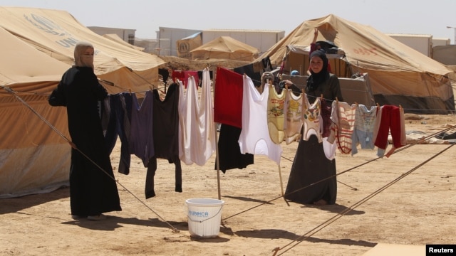 Syrian refugees hang clothes at Al Zaatri refugee camp in the Jordanian city of Mafraq, near the border with Syria, September 2, 2012.