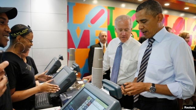 El presidente Barack Obama y el vicepresidente Joe Biden no aceptan la promoción que ofrece un restaurante en Washington para los empleados que están bajo los efectos del cierre parcial del gobierno.