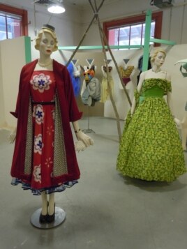 Mannequins dressed by Maryland Institute College of Art students Jessica Marx and Alexz Giacobbe. (J. Taboh/VOA)