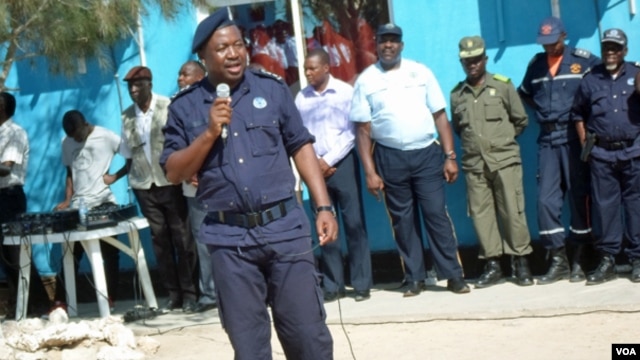 Comissário António Pedro Kandela, comandante provincial da polícia do Namibe (VOA / Armando Chicoca)