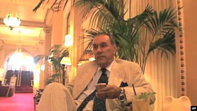 Seersucker, the popular lightweight cotton suit once favored by American senators and congressman, is enjoying a comeback.