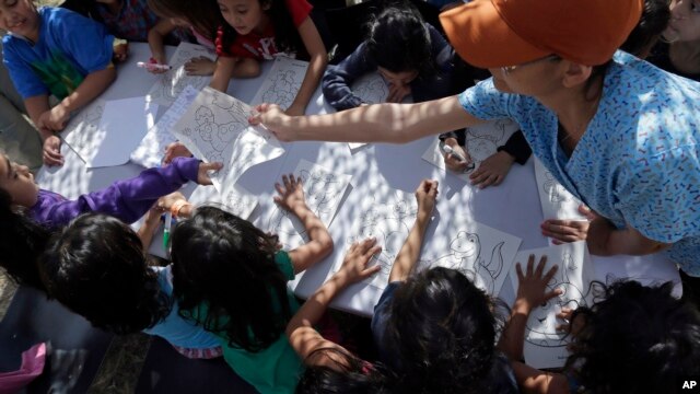 Anak-anak Honduras yang masuk ke AS secara ilegal mendapat pendidikan di Brownsville,Texas (foto: dok).