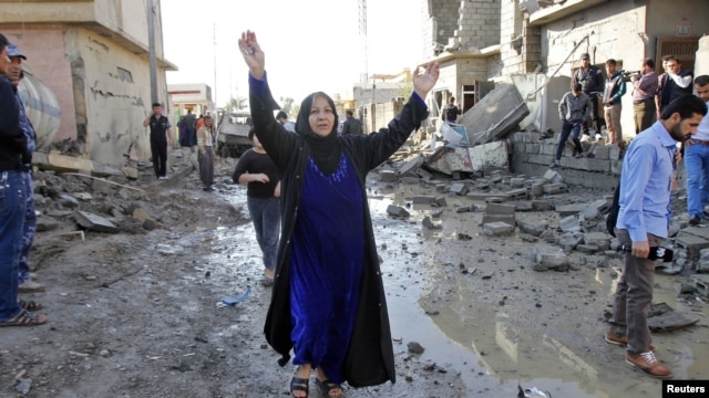 A woman reacts near the site of a car bomb attack in Kirkuk, 250 km (155 miles) north of Baghdad, November 14, 2012.