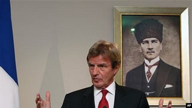 French Foreign Minister Bernard Kouchner speaks to the media in Ankara, 12 Oct 2010