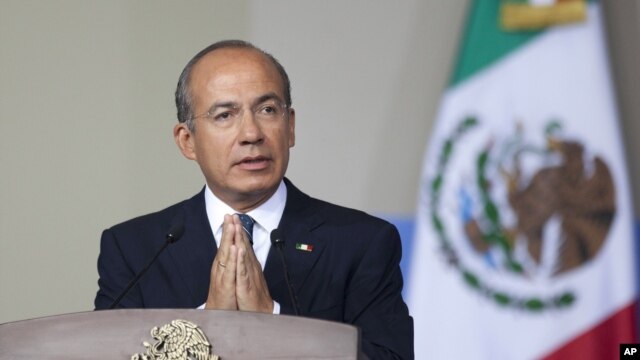 Presiden Meksiko Felipe Calderon menyampaikan pidato kenegaraan di Mexico City. (Foto: Dok)
