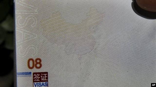 Một trang trong hộ chiếu với "bản đồ lưỡi bò" của Trung Quốc