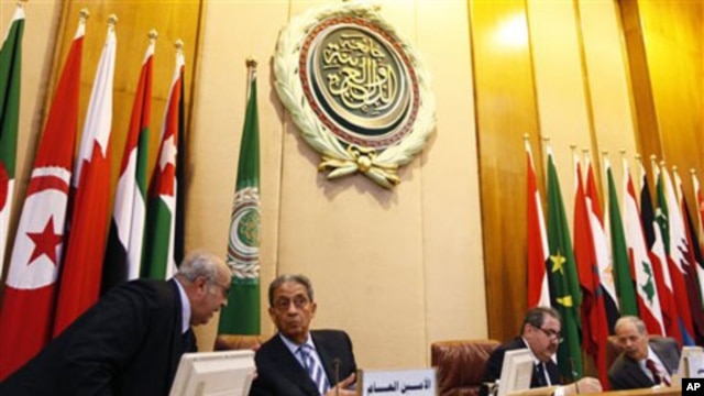 Arab League Secretary General Amr Moussa, second left, and Iraqi Foreign Minister Hoshyar Zebari, second right, head an Arab League foreign ministers meeting at Arab League headquarters in Cairo, Egypt, March 2, 2011