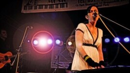Hope is respected for her highly emotional live performances (Courtesy Shannon Hope)