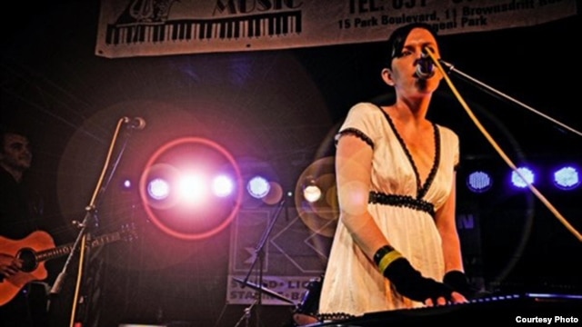 Hope is respected for her highly emotional live performances (Courtesy Shannon Hope)
