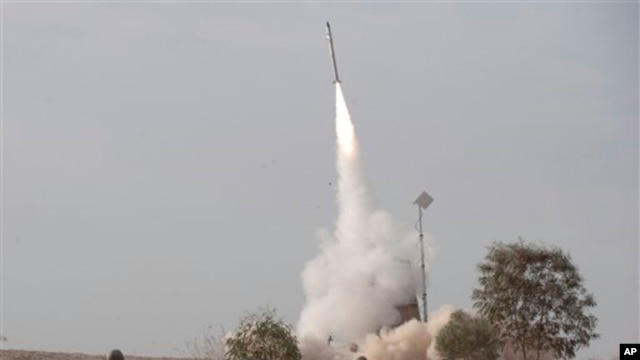 Menurut beberapa laporan, serangan udara Israel ke wilayah wilayah Suriah dilakukan terhadap konvoi yang mengangkut rudal anti-pesawat ke dalam wilayah Libanon, tetapi Suriah mengatakan jet Israel menghantam sebuah "pusat penelitian ilmiah" di luar Damaskus (foto: Dok).