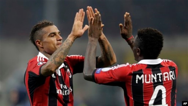 Pemain-pemain AC Milan merayakan kemenangan setelah menekuk Barcelona 2-0 dalam Liga Champions (foto: 20/2).