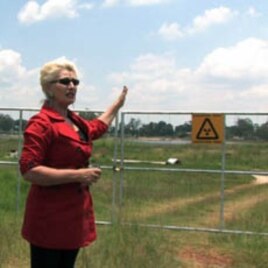 Activist Mariette Liefferink describes the environmental hazards posed by abandoned gold mines to a group of locals and researchers in Randfontein, Johannesburg.