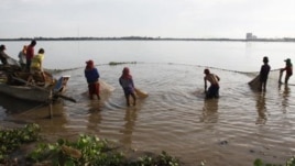 Residents in the floating villages here say they rely on fish to feed their families, but they are only allowed to use nets 50 meters in length or shorter. 