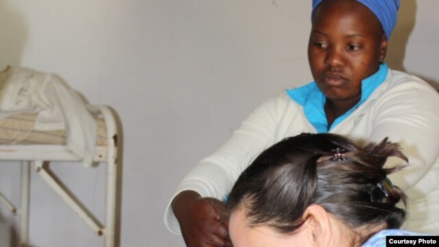 Stephanie Benn exercises a patient with cerebral palsy, as the child’s mother looks on (Photos:D.Taylor)