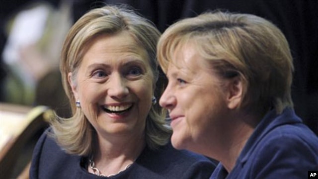 US Secretary of State Hillary Clinton, left, talks with German Chancellor Angela Merkel at the start of the OSCE Summit at the Palace of Independence in Astana, Kazakhstan, 01 Dec 2010