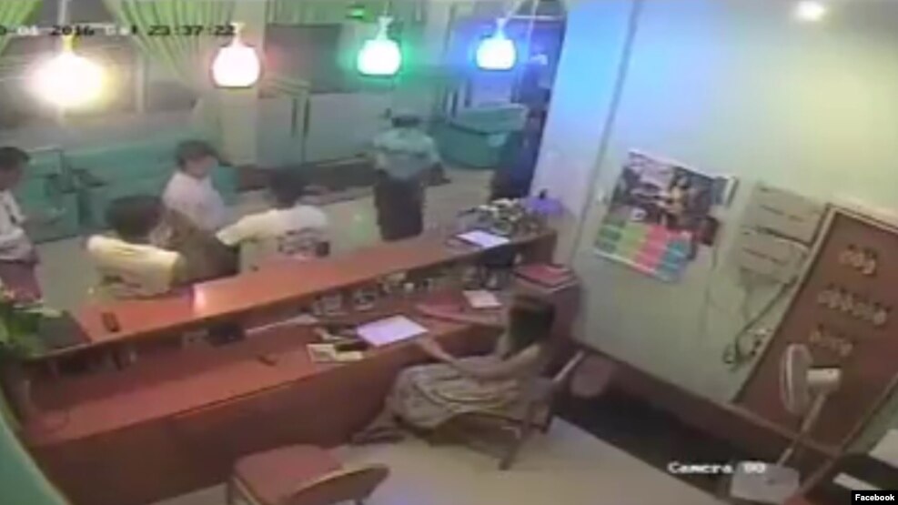 CCTV မွာျမင္ရေသာ မိုတယ္ေရႊျပည္သာ ဧည့္ႀကဳိ ေကာင္တာ ျမင္ကြင္း