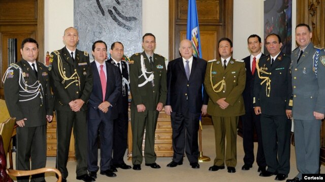 El Secretario General de la Organización de los Estados Americanos (OEA), José Miguel Insulza, recibió hoy a la Agrupación de Agregados de Policía de América Latina en Estados Unidos (APALA) en la sede del organismo en Washington, DC. [Foto: OEA]