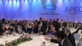 Russian President Vladimir Putin, center, and U.S. Secretary of State Hillary Clinton, fourth right, attend a reception at the APEC summit in Vladivostok, Sept. 8, 2012.